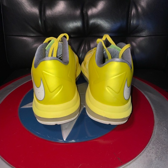 Nike Lebrons - Picture 4 of 5